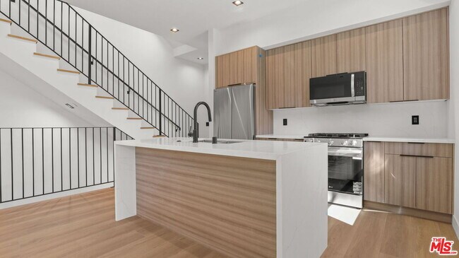 Building Photo - 10842 Peach Grove St