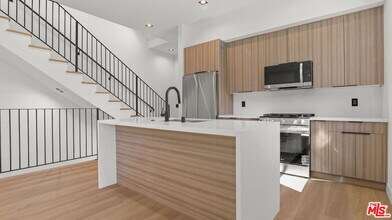 Building Photo - 10842 Peach Grove St