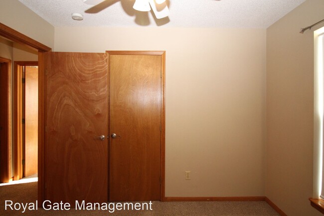 Building Photo - 5807 Meadow Heights Dr