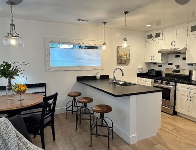 Building Photo - Bernal Heights: Fully Renovated Bi-Level F...