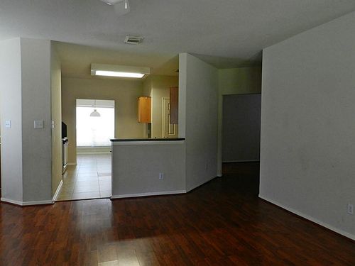 Foto del edificio - 19518 Brook Village Rd
