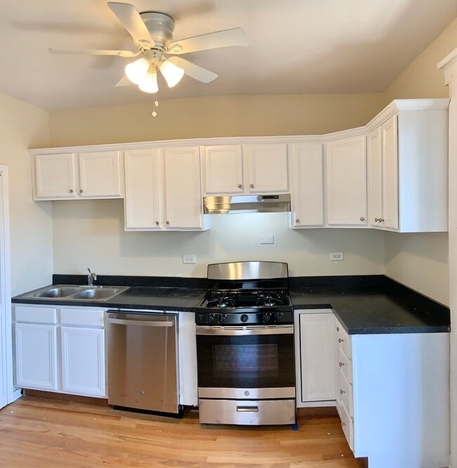 Building Photo - 4847 W Hutchinson St