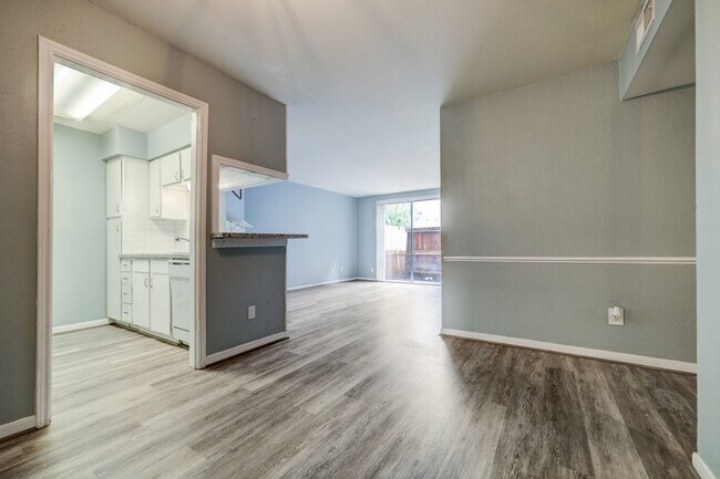 Foto del edificio - 4633 Wild Indigo St