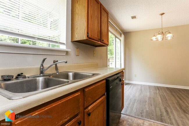 Foto del edificio - 3 br, 1.5 bath House - 5575 Pine Gate Drive