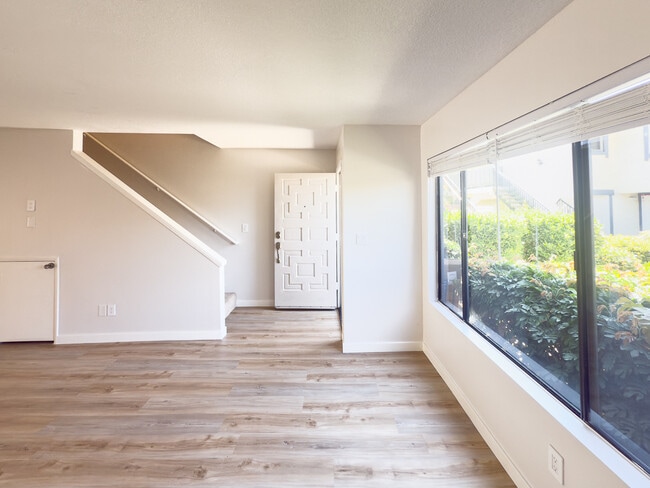 Building Photo - 4243 Tiberon Dr