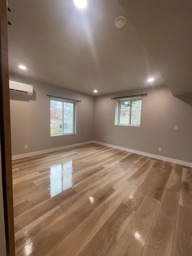 Foto del edificio - 4643 Balsam Dr