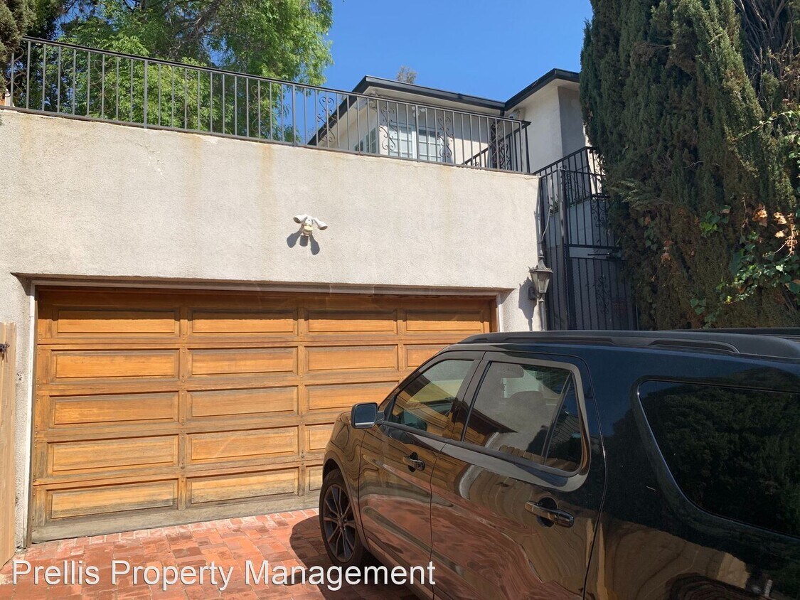 8061 Woodrow Wilson Dr, Los Angeles, CA 90046 House Rental in Los