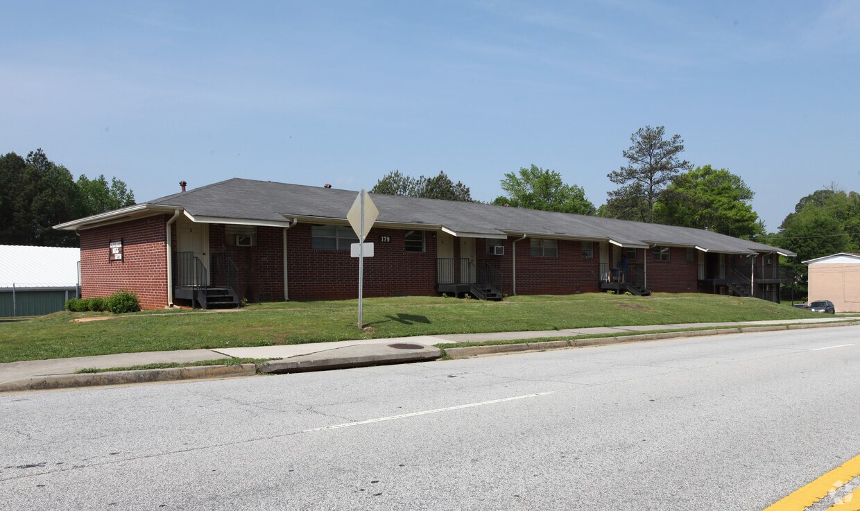 Primary Photo - Colonial Hill Apartments