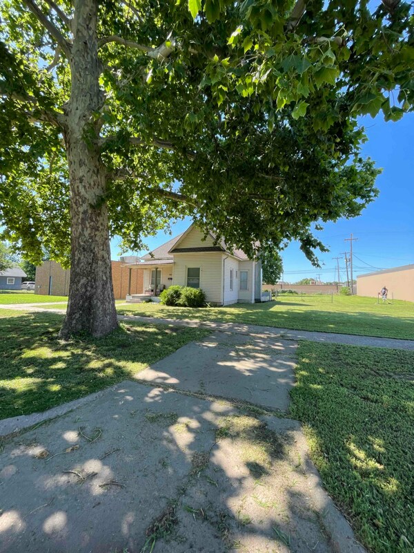 Foto principal - 907 W Oklahoma Ave