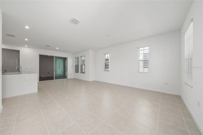 Foto del edificio - 2402 Celebration Blvd