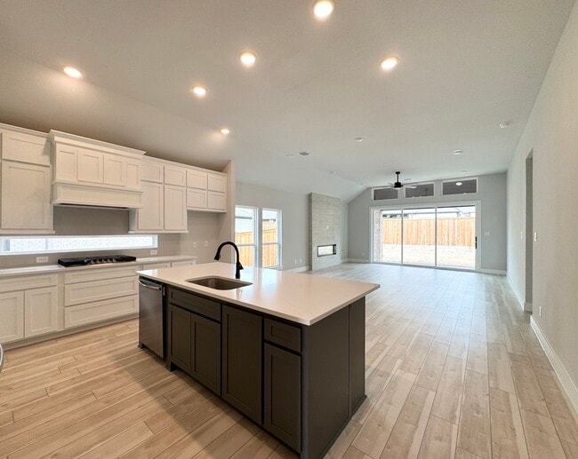 Building Photo - 6113 Tahoe Winds Dr
