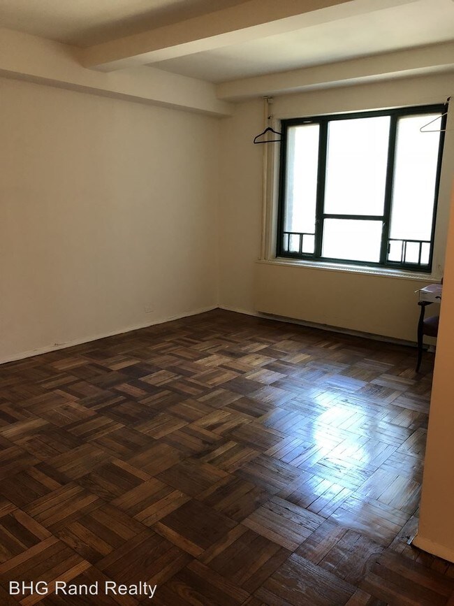 Foto del edificio - 1601 Metropolitan Ave