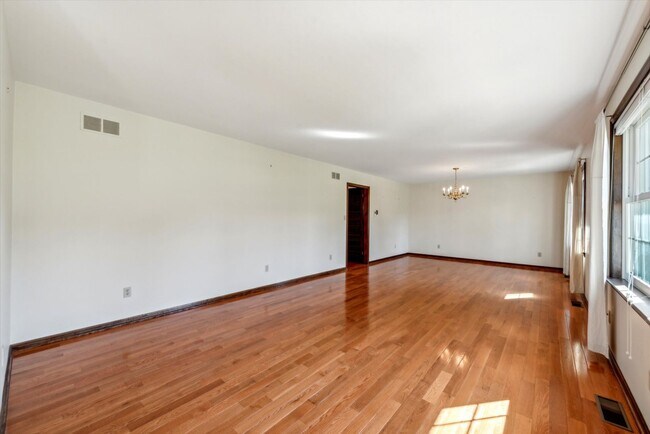 Foto del edificio - 3BD/2.5BA Rancher in Kennett Square Borough!