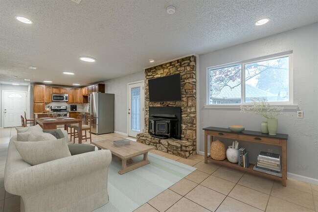 Building Photo - 8 Spalding Cir