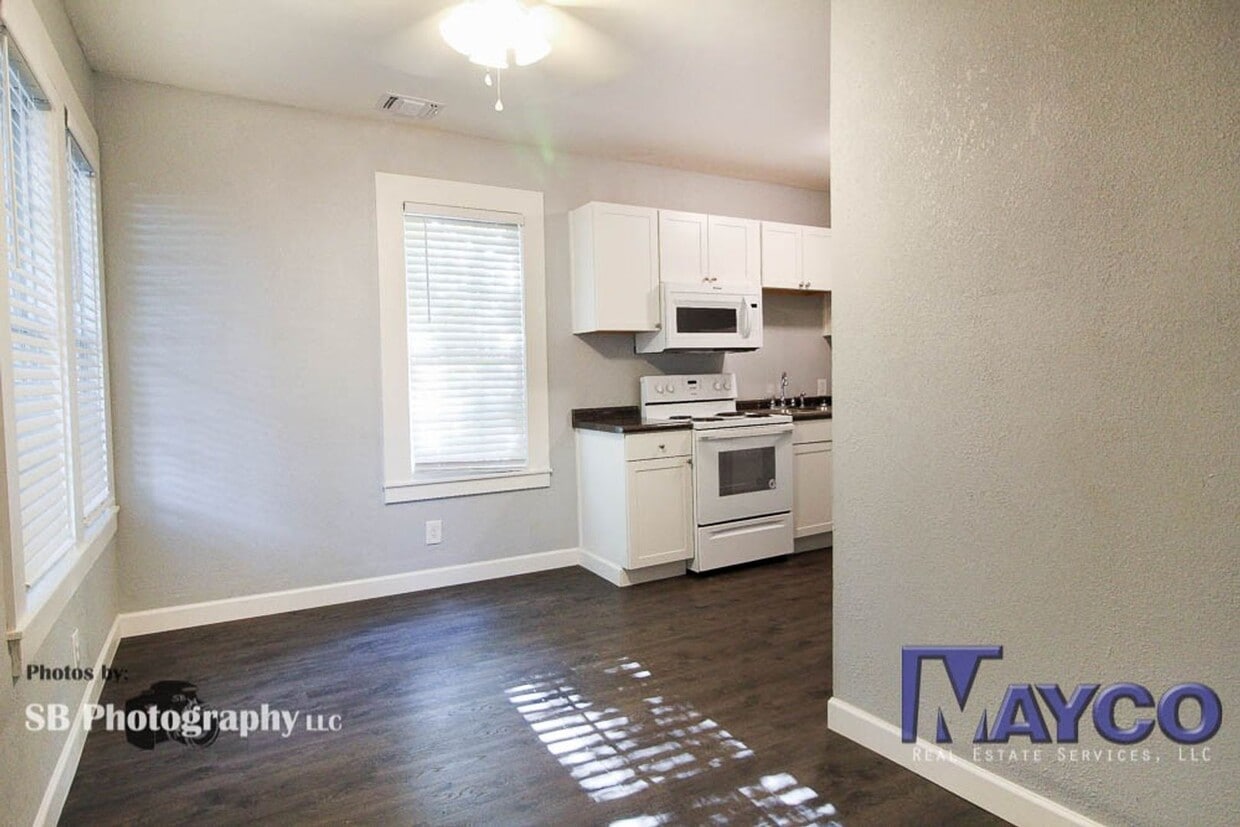 Building Photo - 1 bedroom house in Highland!
