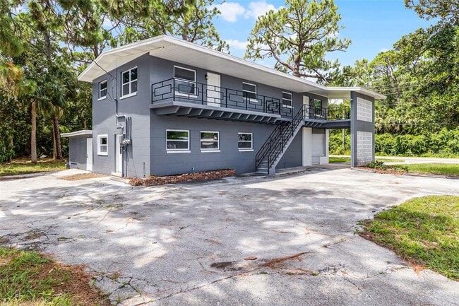 Building Photo - 315 Bayview St