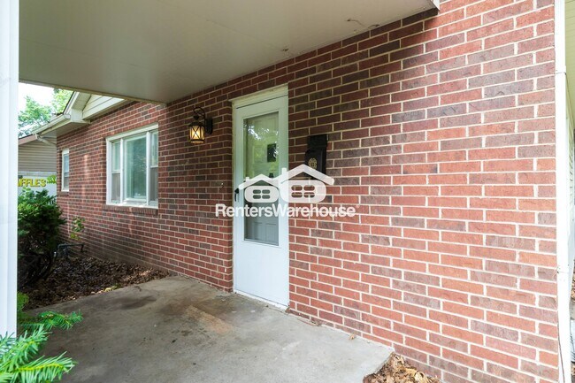 Foto del edificio - 1822 S Northern Blvd