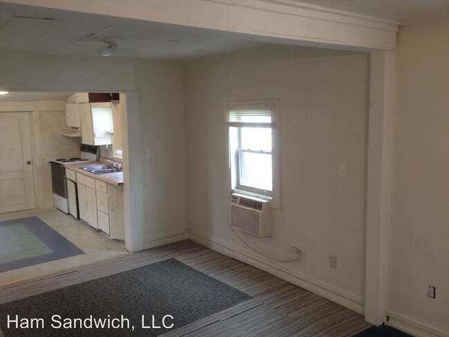 Building Photo - 1 br, 1 bath House - 208 E. 3rd Street