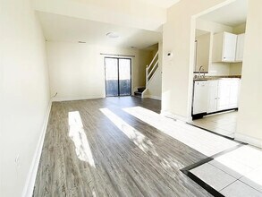 Building Photo - 1444 Tenbury Dr