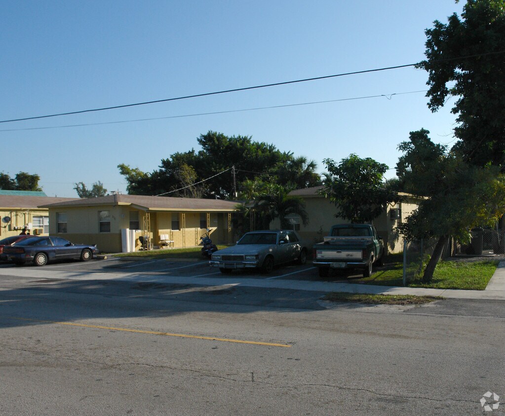 Building Photo - 511 S 24th Ave