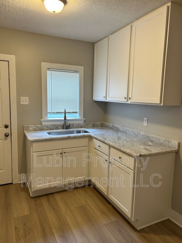 Building Photo - 2406 Forest Ave