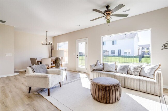 Building Photo - Pineway Maggie Plan