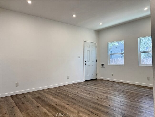 Building Photo - 455 W Cowles St