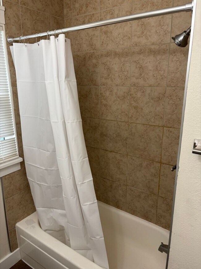 Building Photo - Cozy 3 Bed House in Waterloo, Iowa