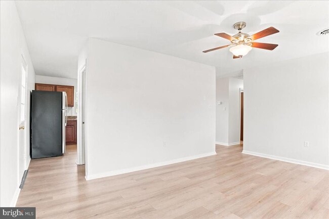 Foto del edificio - 102 Linwood Ct