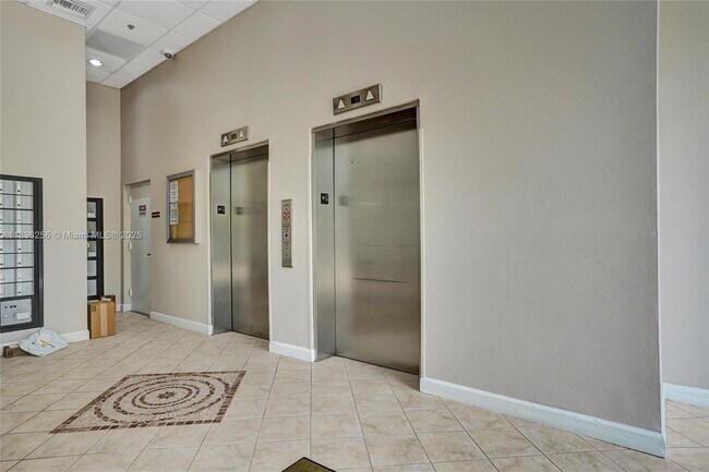 Foto del edificio - 1200 Town Center Dr