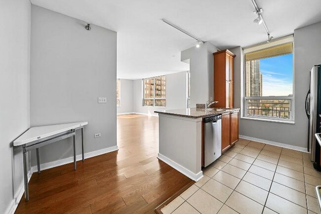 Foto del edificio - 330 W Grand Ave