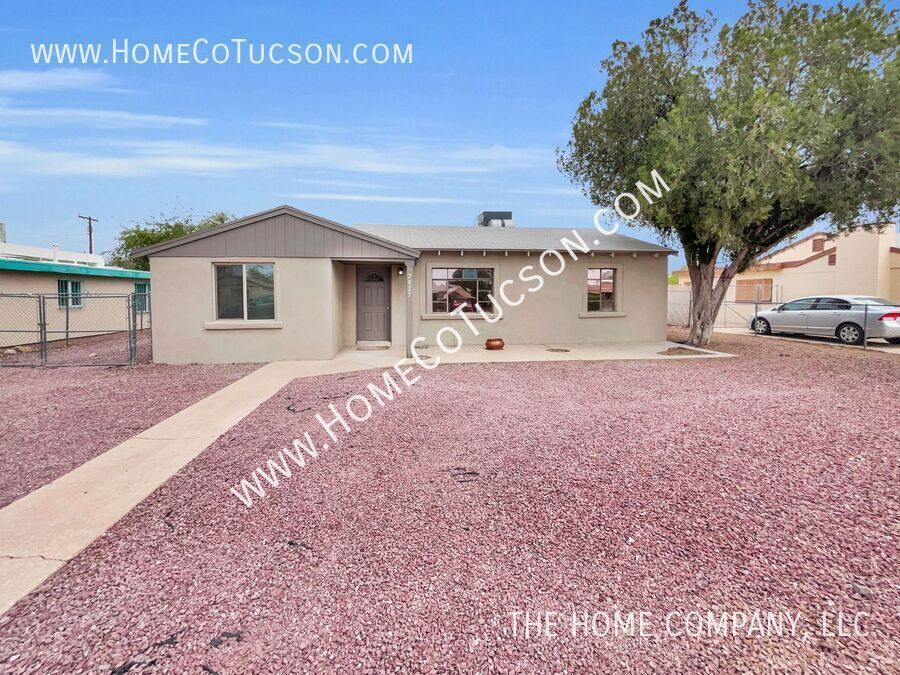 Primary Photo - 2027 S.MIRAMONTE STRAVANUE-