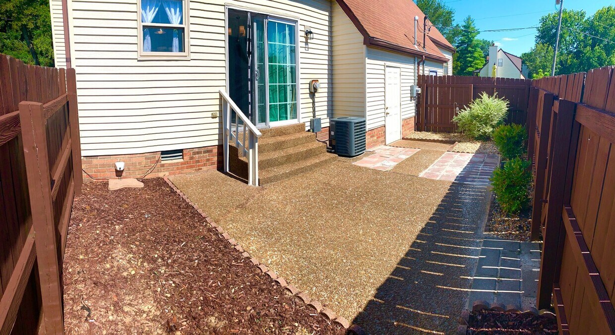 Primary Photo - Freshly Renovated townhome by Percy Priest...
