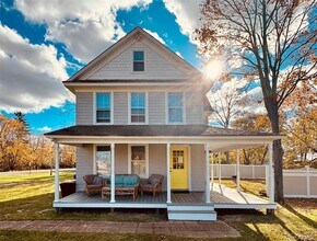 Building Photo - 453 Montauk Hwy
