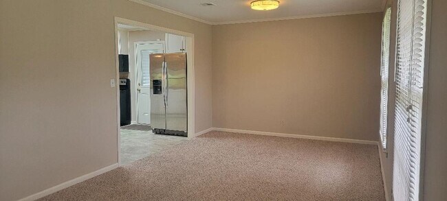Foto del edificio - 3 bedrooms & 2 full baths with 1 car garage!!