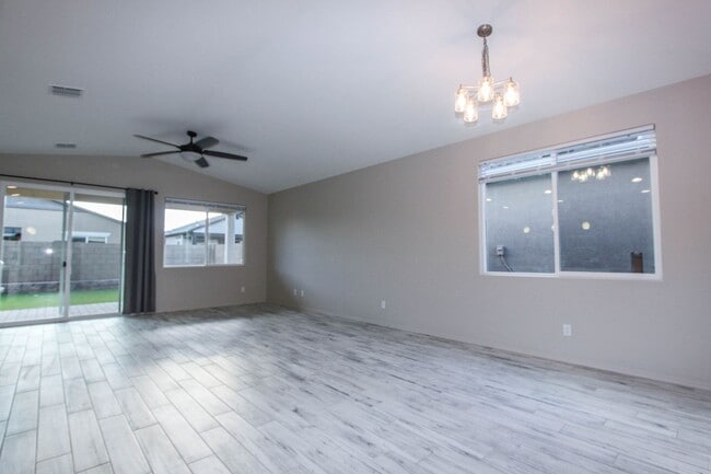Building Photo - Four Bedroom Saddlewood Home