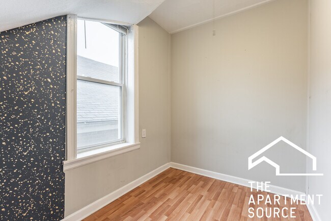 Foto del edificio - 2921 N Allen Ave