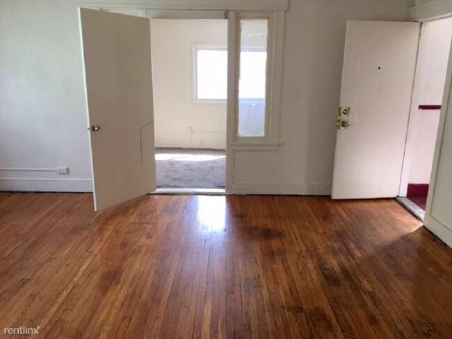 Building Photo - 4 br, 1 bath  - 157 Oak St