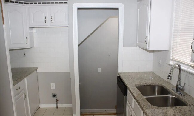 Building Photo - 5620 Archmere Avenue