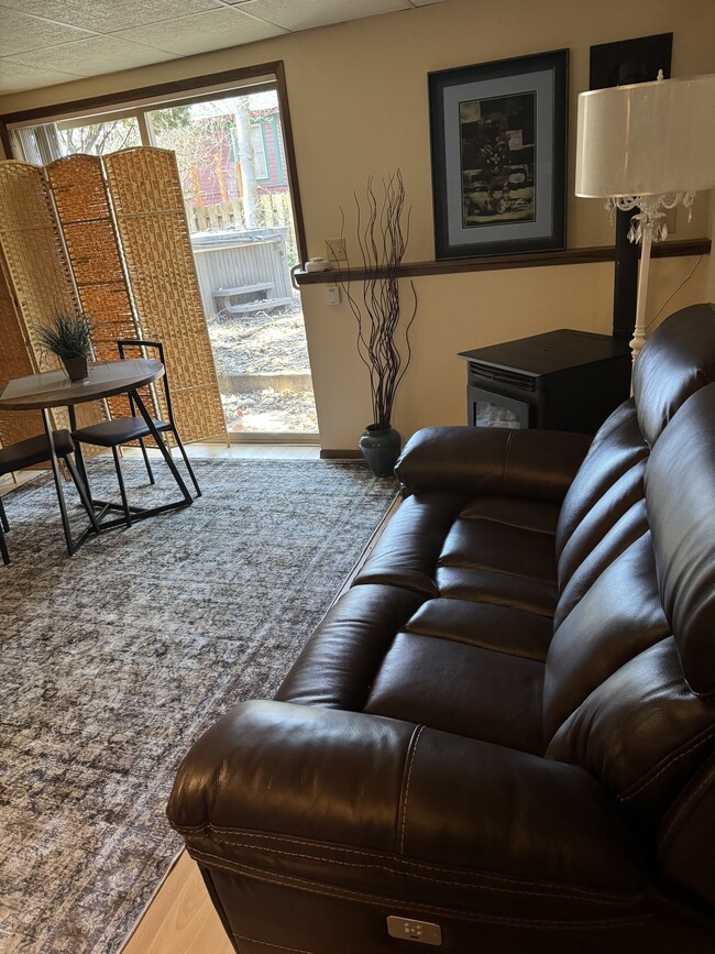 Building Photo - 512 E 16th Ave