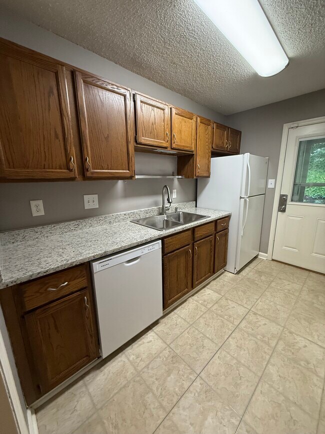 Building Photo - 4069 Coopers Hill Dr SE
