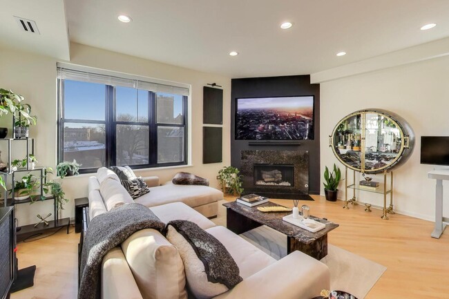 Building Photo - 2869 W Palmer St