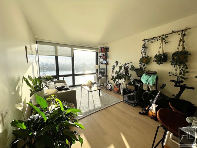 Building Photo - Greenpoint 1BR Luxury High Rise!! 30th Flo...