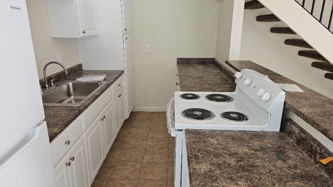Building Photo - 780 Carro Dr
