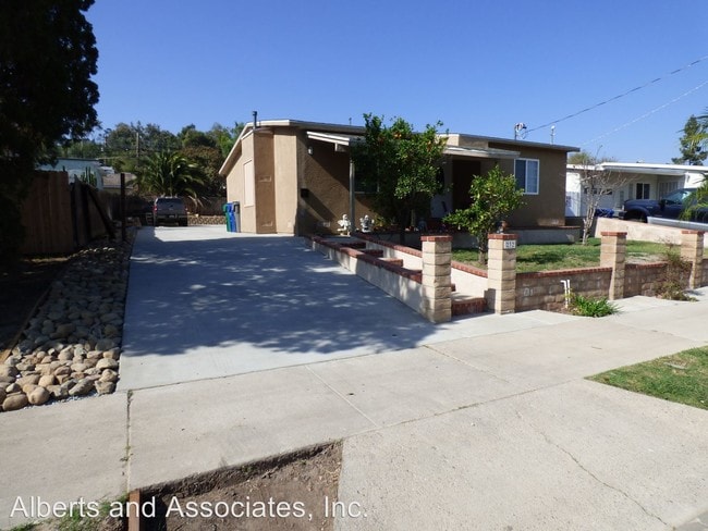 Building Photo - 230 El Monte Rd