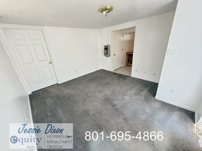 Building Photo - 219 Country Club Dr