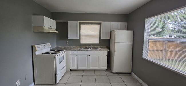 Foto del edificio - 2 bedroom/1 bathroom Single family Ybor Home