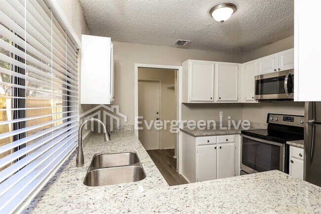 Building Photo - 4618 La Loma St