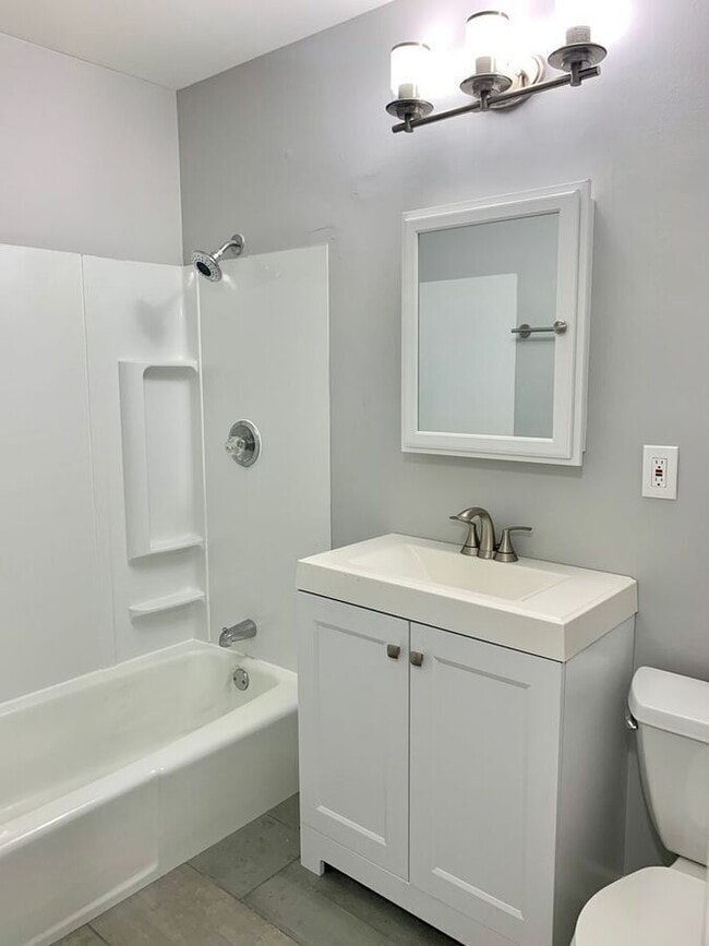 Foto del edificio - 354 Mayfield Ave