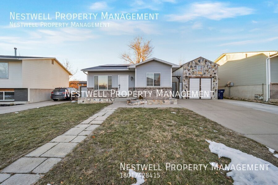 Primary Photo - Charming 3-bed Bungalow in Layton